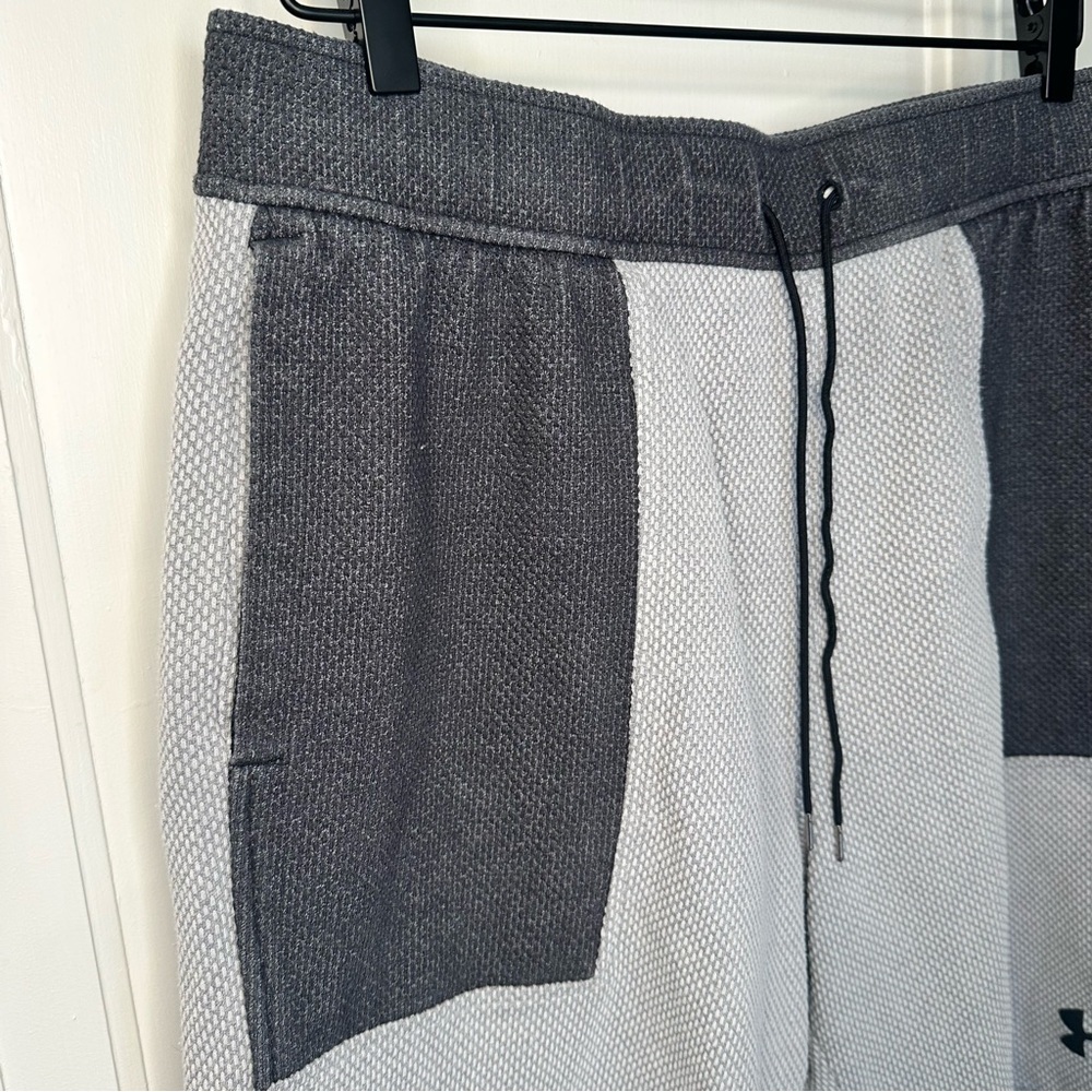 Under Armour Men's Large Drawstring Shorts Textured Waffle Fitted Gray - Picture 5 of 8